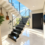 Linda casa em condomínio fechado, unindo conforto, lazer e segurança para você e sua família!