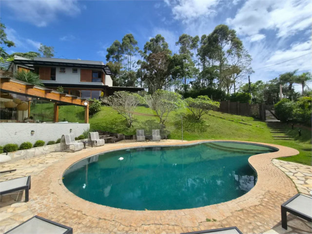 Casa à venda com 3 suítes no condomínio Suíça da Cantareira, Mairiporã - SP