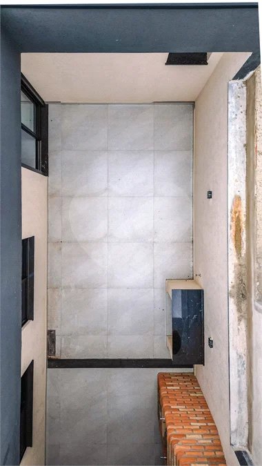 Indaiatuba - Jardim Bom sucesso - Área total: 150m² - Área construída: 115m² - 3 dormitórios sendo 1 suíte com armário planejado;Sala para dois ambientes; Banheiros com box gabinetes e espelhos; Área gourmet com churrasqueira a carvão e móveis planejados; Lavanderia coberta; Ar condicionado na sala