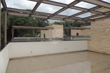 Casa à venda com 3 suítes no condomínio Jardim Flora, São Paulo - SP
