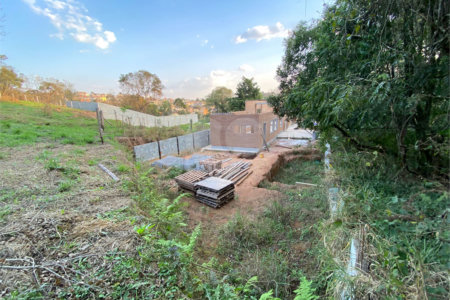 Terreno em Atibaia com 415 metros e pronto para construir no bairro Jardim Paulista, aceita financiamento