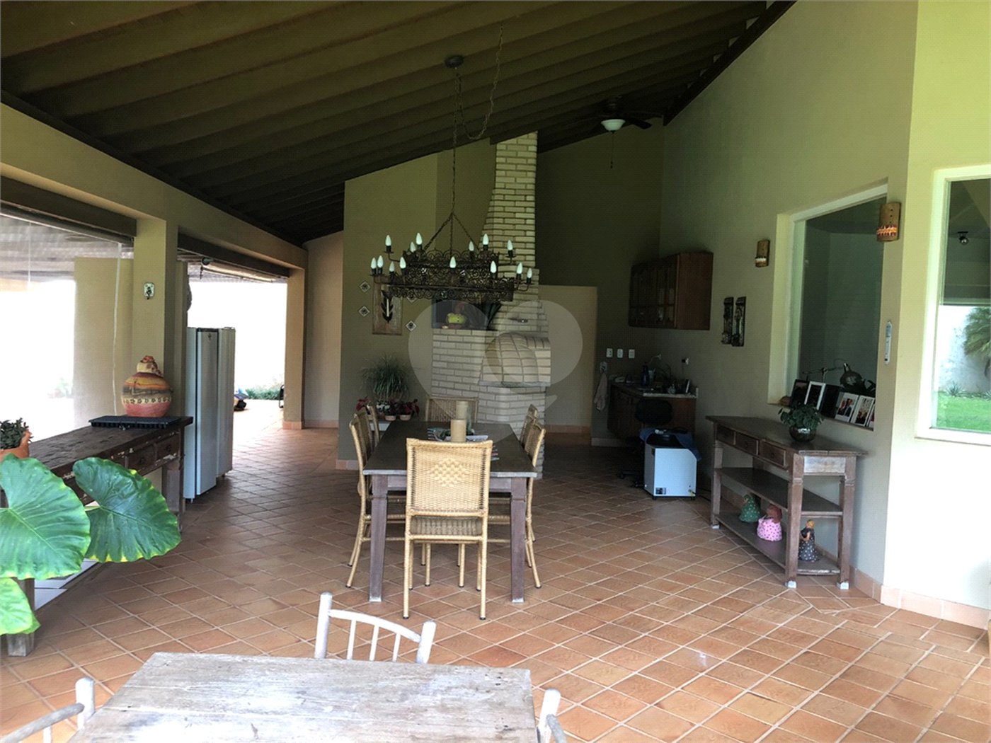 Casa no condomínio Damha I.