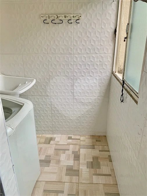 LINDO APARTAMENTO COM 02 DORMITÓRIOS.