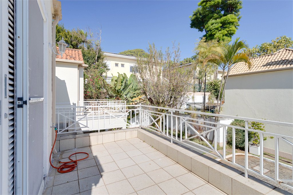 Casa à venda com 4 quartos, sendo 2 suítes, no condomínio Villa Franz Schubert, São Paulo - SP