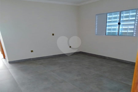 Casa nova 2 quartos 1 suíte Jardim Hikari.