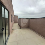 Apartamento COBERTURA com 66m2, 3 quartos, banheiro, sala, cozinha, quintal e 1 vaga