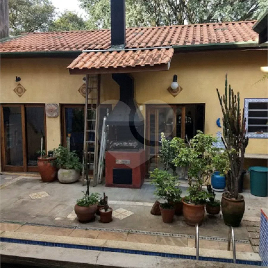 Casa à venda no Planalto Paulista de 280m² com 3 dormitórios, 1 suíte e piscina e churrasqueira.