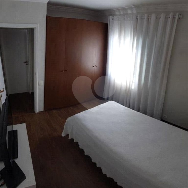 Apartamento de 83m2 no Campo Belo com 3 dorms, 2 banheiros, 1 vaga. Estuda permuta.