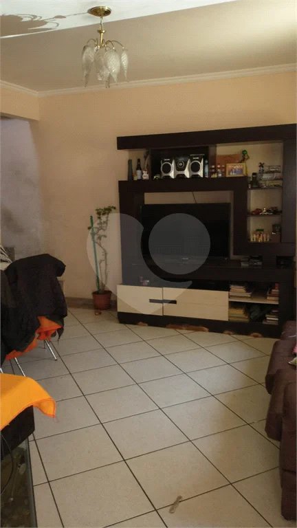 Sobrado com 101m², 2 dormitórios, sendo 2 suítes, 2 vagas, à venda na Vila Ema.