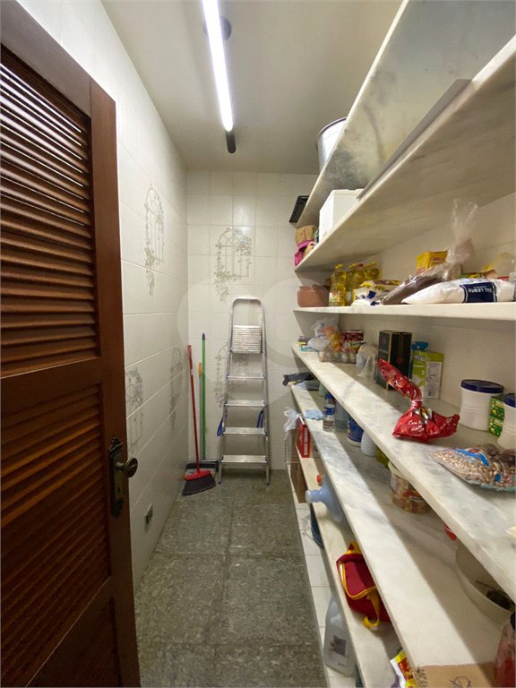 Casa Térrea com 3 suítes, sendo 1 suíte master.