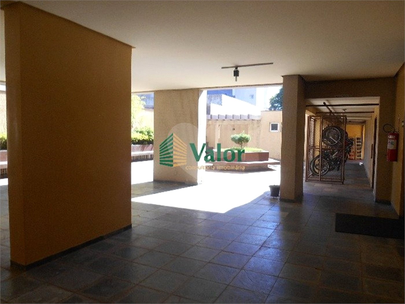 Apartamento com 3 dormitórios.