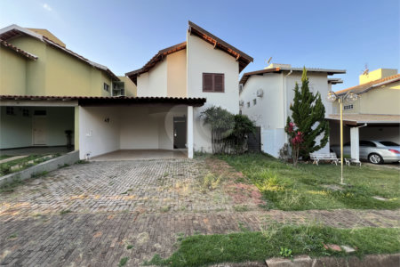 CASA COM 3 QUARTOS NO CONDOMÍNIO GRAND VILLE