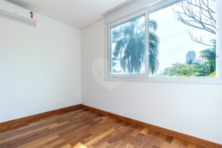 Casa à venda com 4 suítes no condomínio Villagio Quadrifolio, São Paulo - SP
