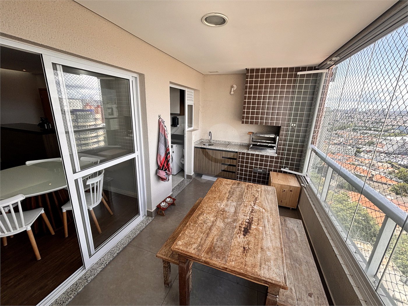 Apartamento com 77m² , 2 dormitórios , sendo 1 suíte , 2 vagas de garagem , a venda no bairro Rudge Ramos.