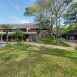 Casa à venda com 4 suítes no condomínio Vale da Santa Fé, Vinhedo - SP
