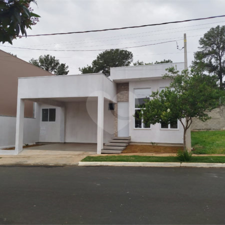 Casa em condominio em reta final de obras