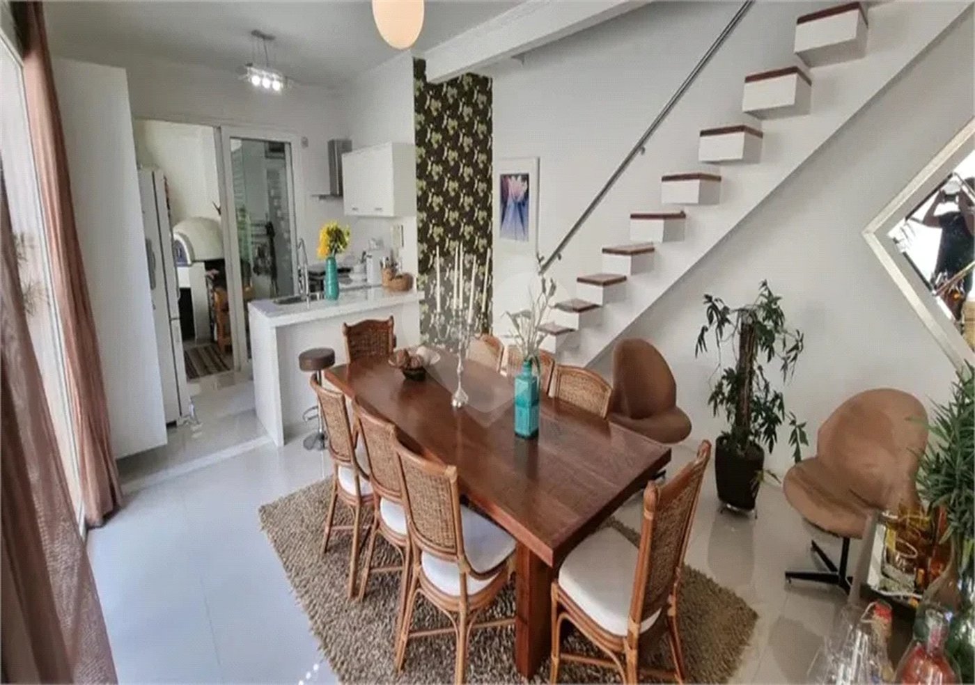 SOBRADO MOBILIADO DE 199,0 M² COM 02 SUITES, 04 VAGAS E PISCINA PARA VENDA NO JARDIM VIRGINIA BIANCA