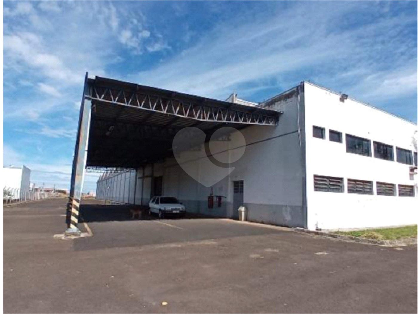 Galpão Comercial .