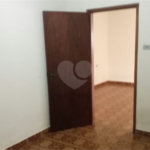 Casa térrea e espaçosa no centro da cidade por apenas R$370.000,00!!! Vamos agendar uma visita?