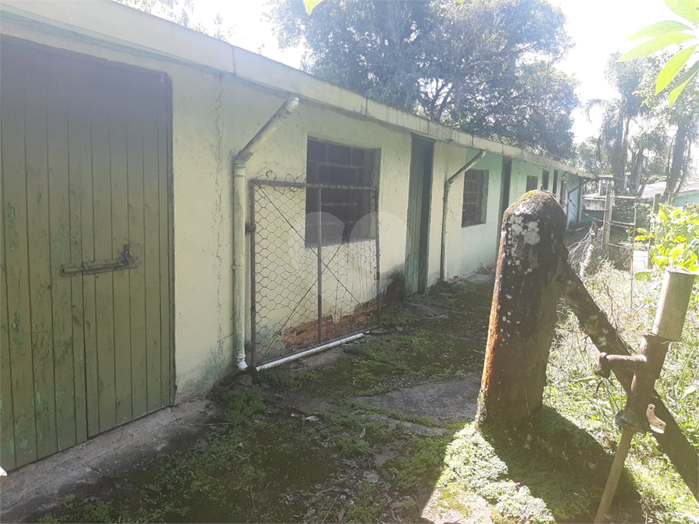 Tapiraí Sp - Sítio Santa Clara - Area de 12,1 ha - composto por casa principal, galpões poço artesiano, ótima área para plantios. Fica localizado a aproximadam. 1 quilômetro da prefeitura. Area preservação permanente- 4,6 ha - Area aproveitável - 4,6 ha - area utilizada rural - 2,5 ha -R$ 750.000,00