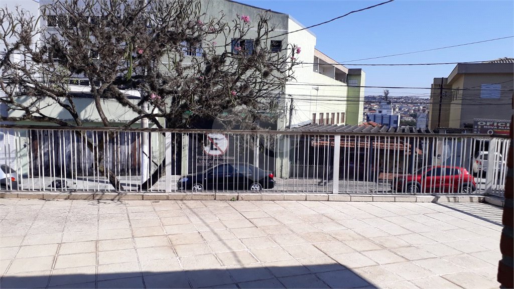 BELA CASA 274 M² C/ 3 QUARTOS 1 SALA 1 COZINHA 3 BANHEIROS 2 VAGAS Para Estacionamento coberta P/ VENDA NA V N Cachoeirinha