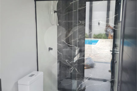 Linda casa em condomínio fechado, unindo conforto, lazer e segurança para você e sua família!