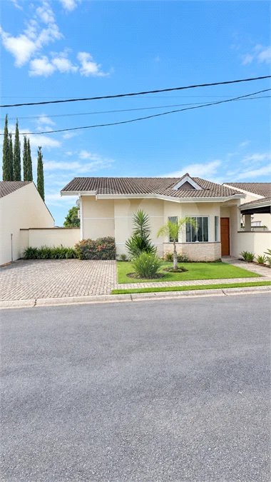 Casa em Condômino com 3 suítes para Locação