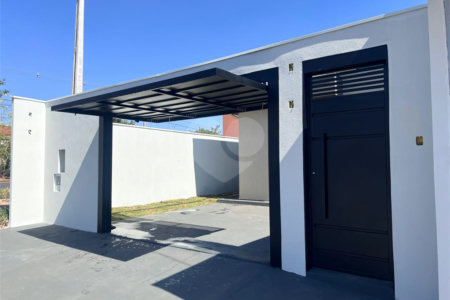 Casa à Venda no bairro Parque dos Flamboyants em São Carlos/SP