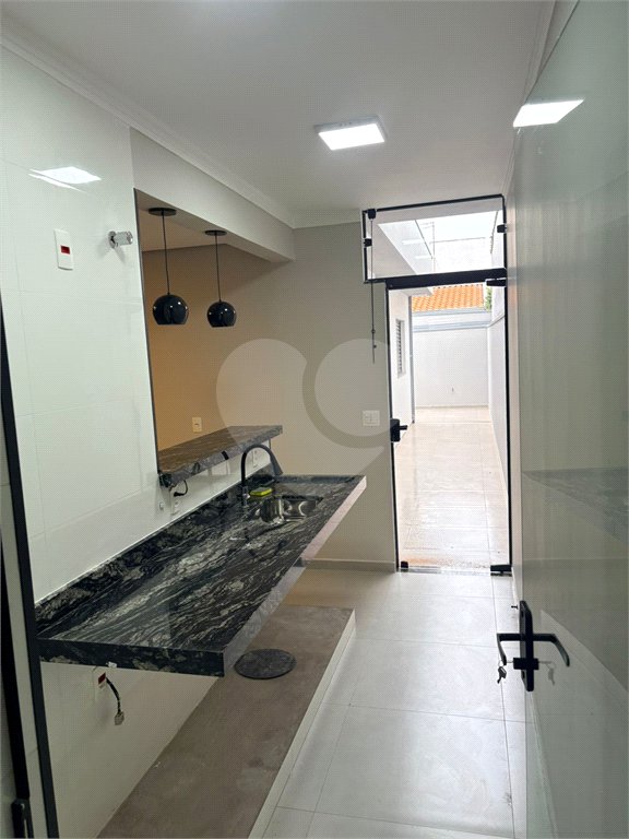 Casa no Conjunto Habitacional Dom Constantino á venda.