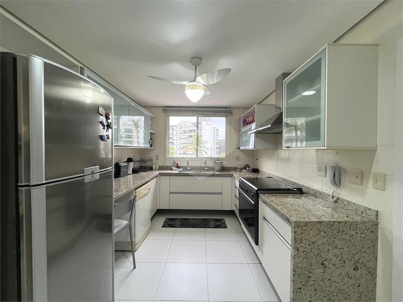 Apartamento à venda com 3 quartos, sendo 1 suíte, em Riviera de São Lourenço, Bertioga, SP