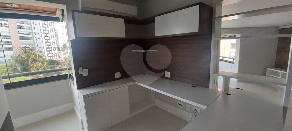 Apartamento à venda no Campo Belo de 245m² com 3 suítes e 3 vagas