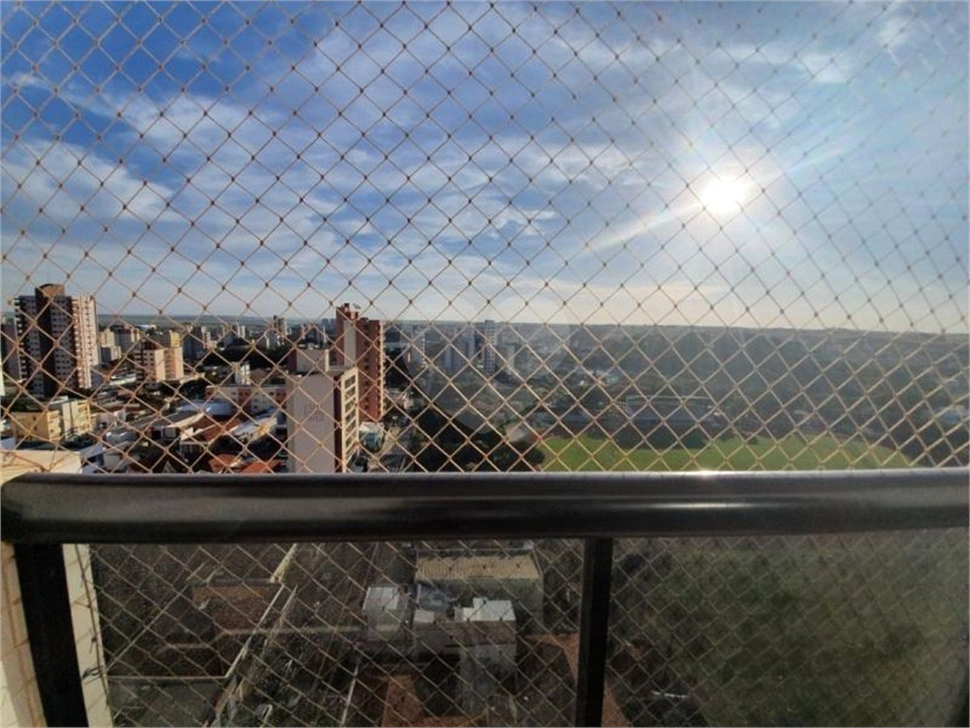 Apartamento Cobertura, no Condomínio Porto Sol.