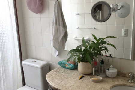 Campo Belo: Elegante Apartamento de 113 m² com Suíte e 2 Vagas em Localização Privilegiada