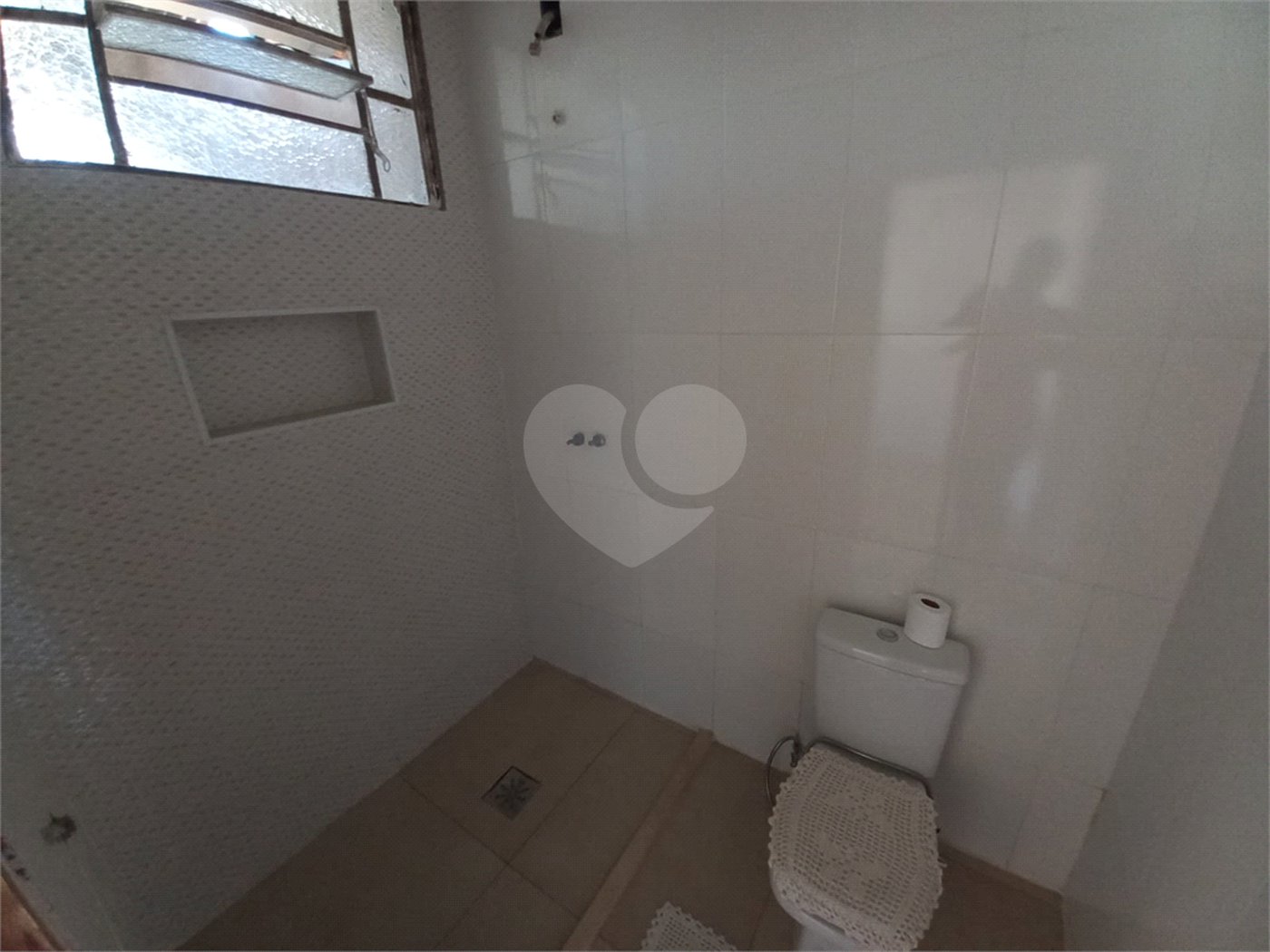 Casa térrea com 2 dormitórios.