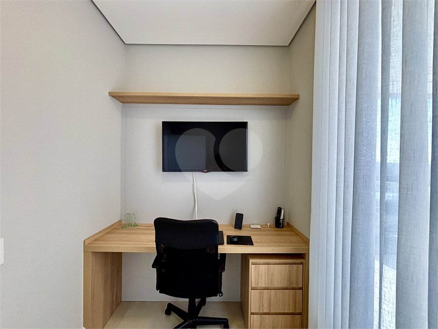 Indaiatuba - Sp - Condominio Maria Candida - R$ 2.250.000,00 - 3 suítes, sendo 1 master com closet e banheiro com duas cubas e dois chuveiros - Escritório - Piscina em Alvenaria aquecida e Hidro com Iluminação - Ar Condicionado instalado em todos os quartos, escritorio, sala e area gourmet