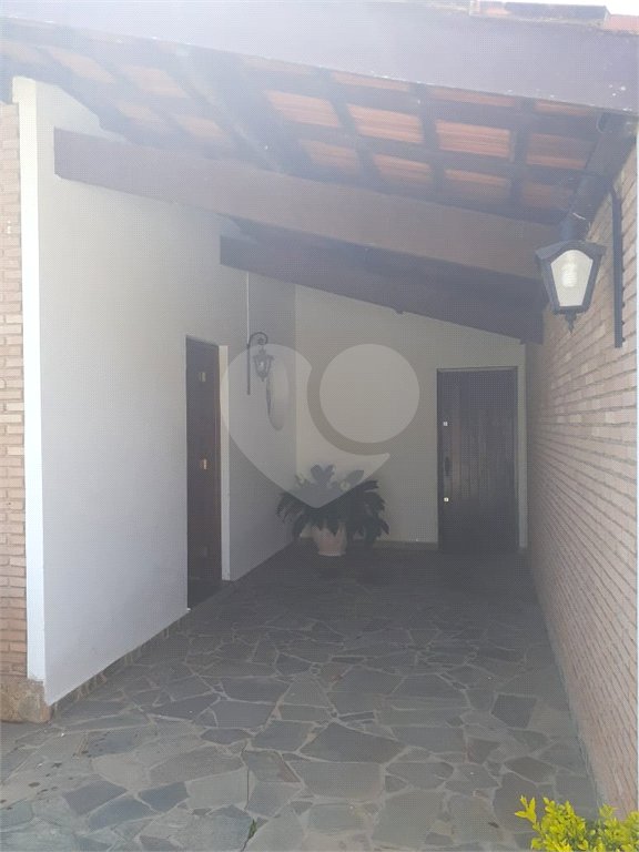 Casa Térrea com 3 quartos sendo 1 suíte. 1.400m² A/T. Jardim Floresta, Atibaia, SP