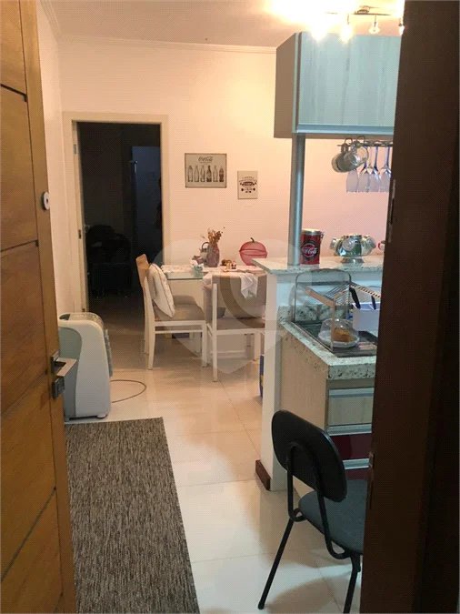 Apartamento em Bragança Paulista com 1 suíte, cozinha americana, varanda, 1 vaga garagem, área lazer com piscina e salão de festas