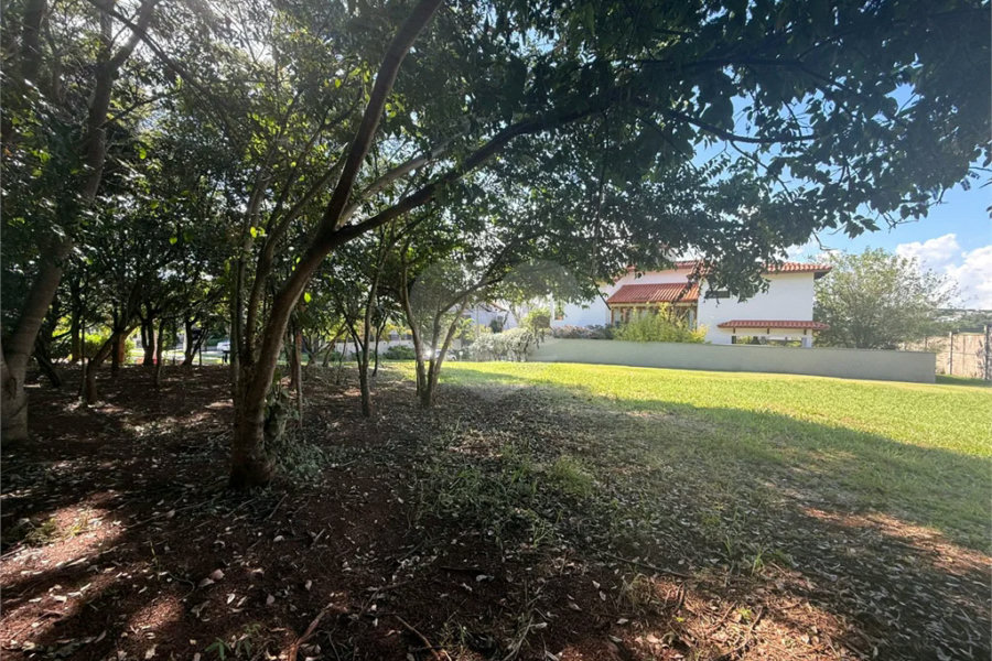 Terreno a venda no condomínio Villa DAquila, Santa Rosa, Piracicaba.