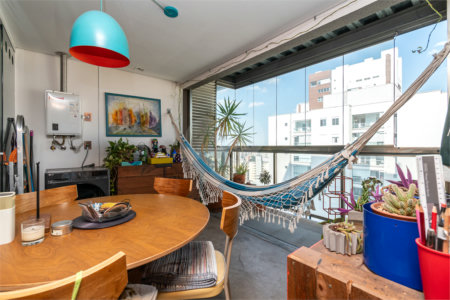 Apartamento reformado e bem localizado na Consolação.