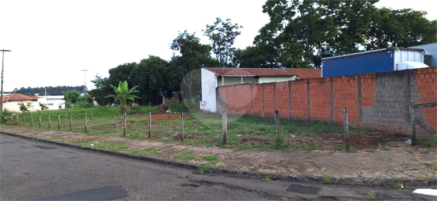 Terreno com 441 m² de área total no Jardim Munique.