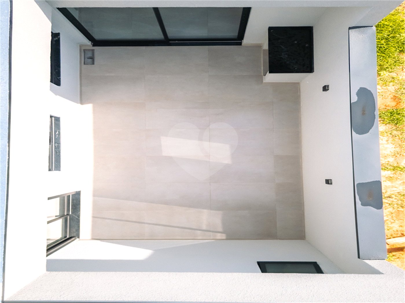 Indaiatuba- Jardim Bom Sucesso - Venda: R$ 765.000,00 - Área total: 150m² Área construída: 115m² - 3 dormitórios sendo 1 suíte com armário planejado; Cozinha integrada; Sala para dois ambientes; Banheiros com box gabinetes e espelhos; Área gourmet com churrasqueira a carvão e móveis planejados;