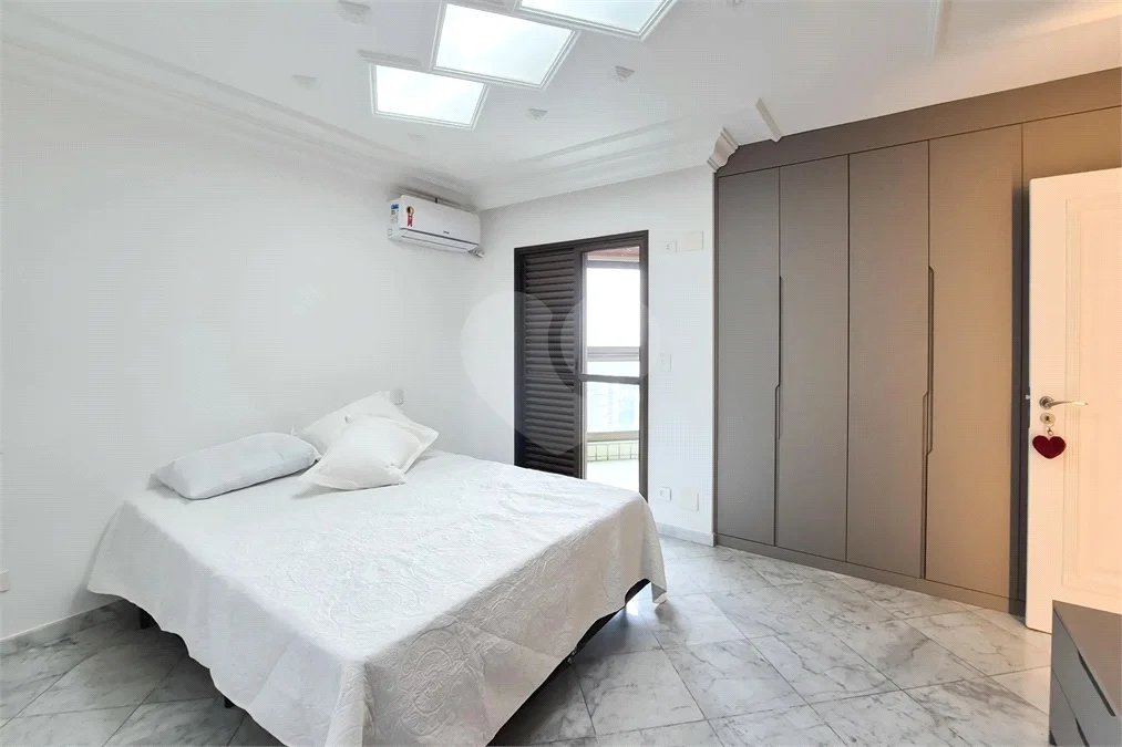 Cobertura sofisticada no Jardim do Mar, em São Bernardo do Campo, com 4 dormitórios, closet, hidromassagem, varanda, 5 vagas de garagem e lazer completo. Ideal para quem busca conforto e exclusividade.