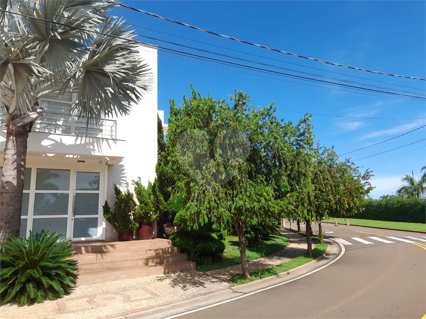 Casa à Venda no Condomínio Damha III – Elegância e Conforto para sua Família