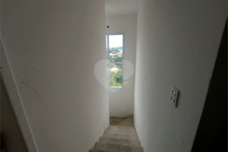 Sobrado à venda com 3 quartos, sendo 1 suíte, em Vila Omízollo, Louveira, SP
