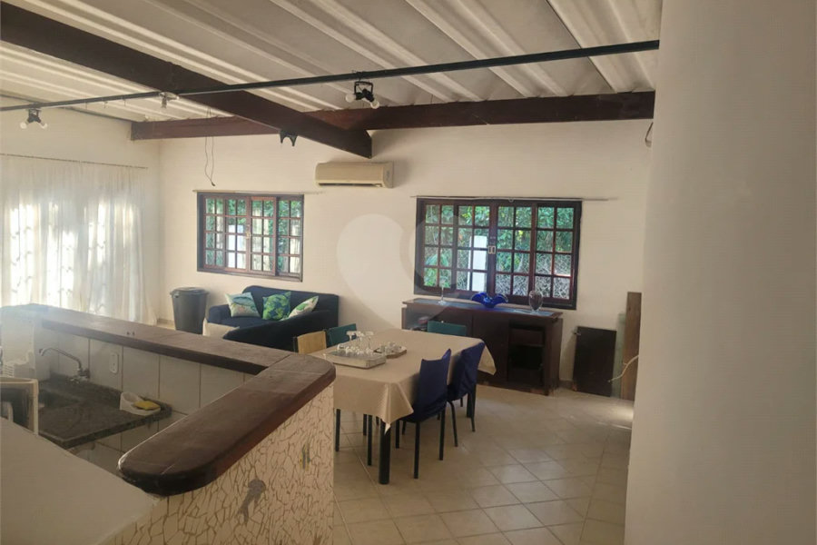 Casa à venda com 7 quartos, sendo 5 suítes, em Guaratuba, Bertioga, SP