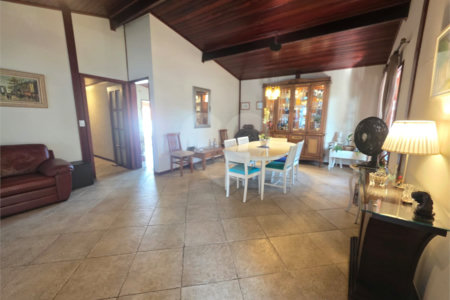 Casa Térrea a Venda no Condomínio Marambaia em Vinhedo/SP