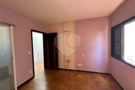 Sobrado na Região de Mirandópolis à 5 Minutos do Metrô Praça da Árvore com 3 Dormitórios sendo 3 Suítes e 2 Vagas de Garagem