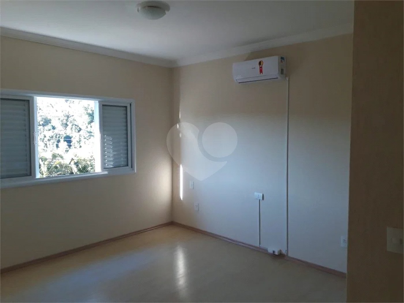 Sobrado à venda com 3 quartos, sendo 1 suíte,  em Condomínio Residencial Terras do Caribe, Valinhos, SP