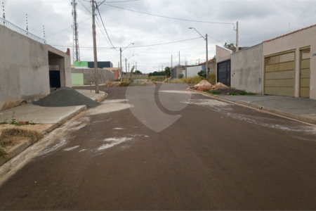 Lote no Jardim do Bosque, aceita financiamento ou aquisição de terreno e construção .