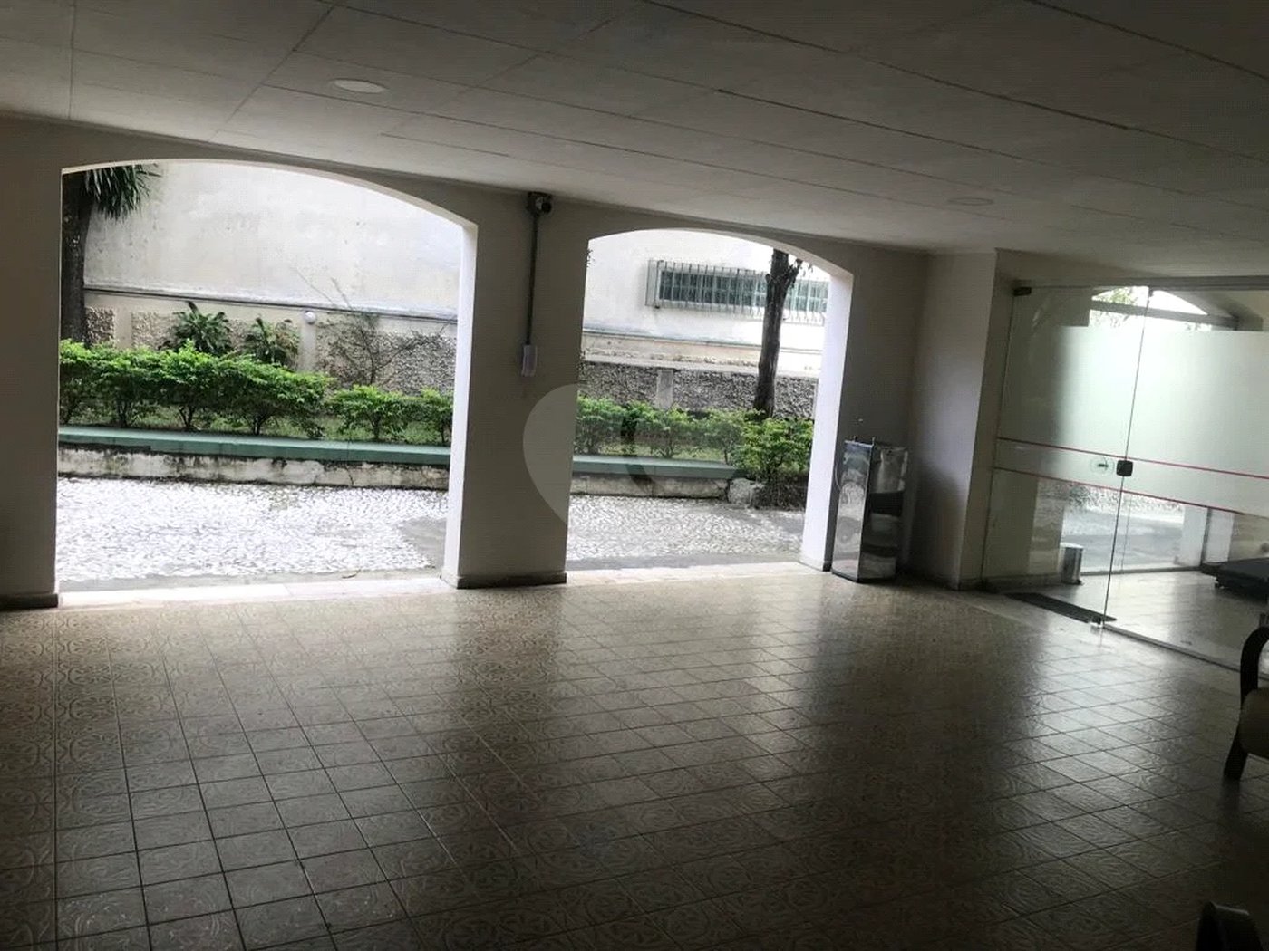 Espaço e Segurança no Bom Retiro: Apartamento de 100 m² com Infraestrutura Completa